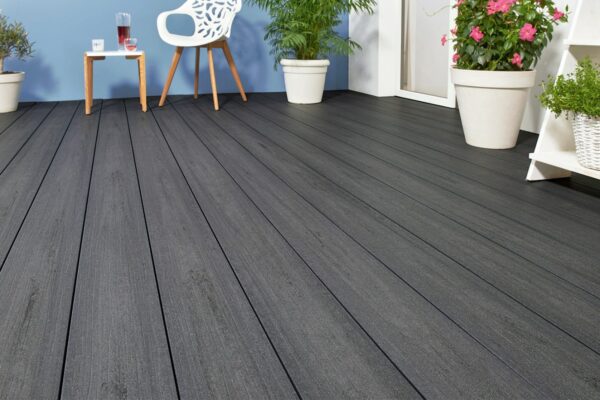 WPC-Terrasse (Kunststoff ummantelteBretter)