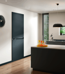 Tür und Zarge G.03S
Farbe F.05 »softmatt« schwarz RAL 9005, Drücker BK.11, flächenbündig