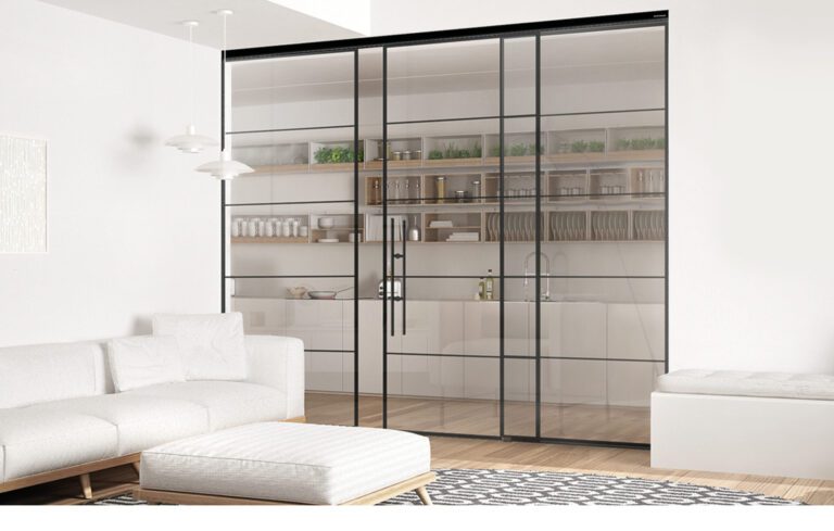 linesPlus Typ 5 in Schwarz afu Klarglas