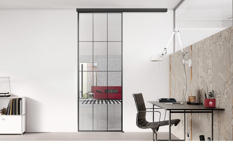 linesPlus Typ 12 in Schwarz auf Klarglas