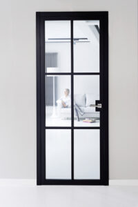 Purist P.06L mit Zarge duo 55
Klarglas, Drücker BK.3E, flächenbündig