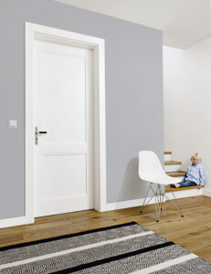 Tür S.02 mit Zarge S90
Drücker BK.6 Langschild, Fußleiste F.3